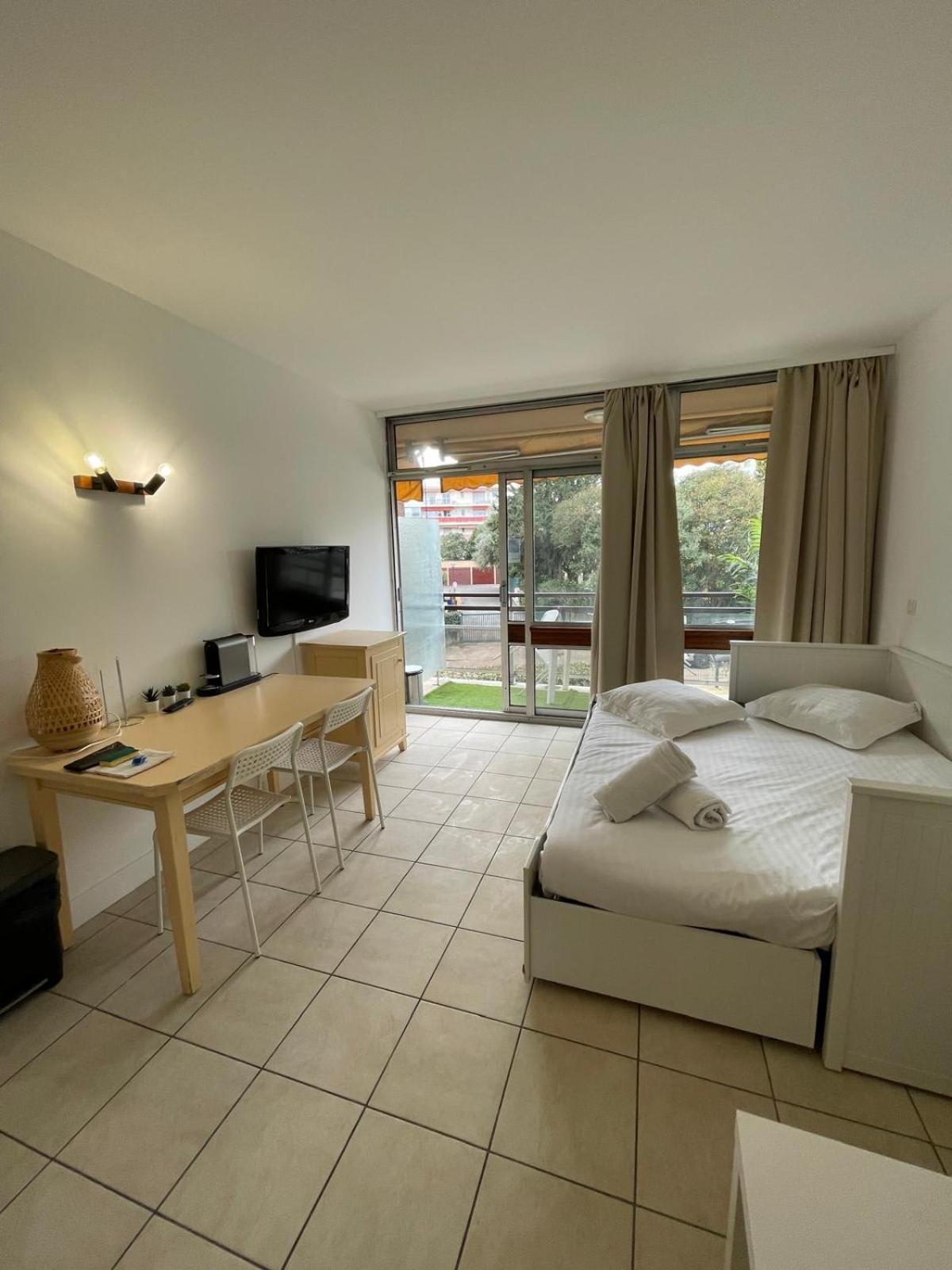 06U - Beautiful Studio In Residence - Swimming Pool And Tennis Court Saint-Laurent-du-Var Exterior foto
