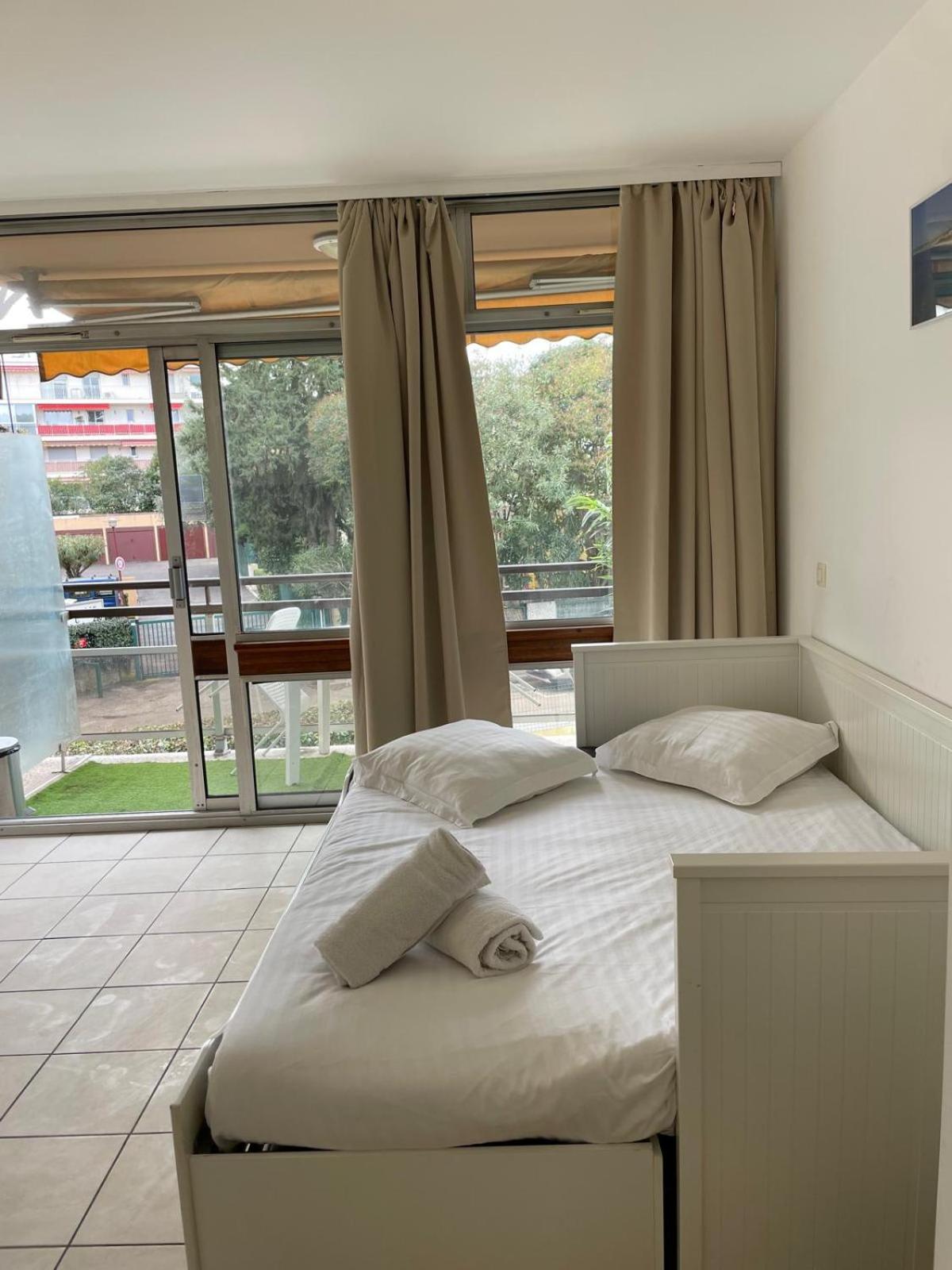 06U - Beautiful Studio In Residence - Swimming Pool And Tennis Court Saint-Laurent-du-Var Exterior foto