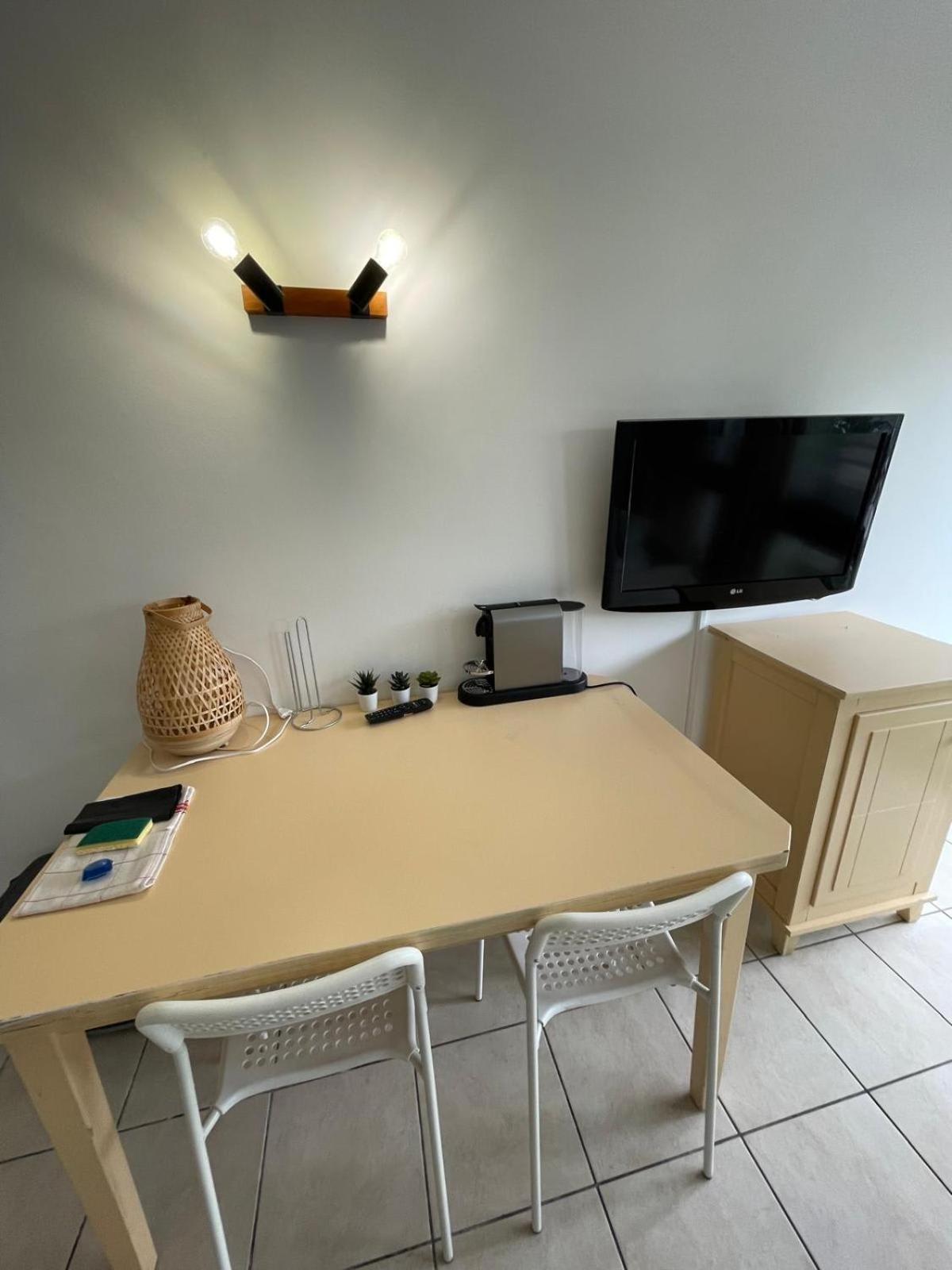 06U - Beautiful Studio In Residence - Swimming Pool And Tennis Court Saint-Laurent-du-Var Exterior foto